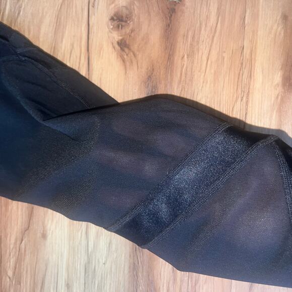 Zyia Active Lightweight Black Leggings with Lace Peekaboos Size 8-10 - Picture 4 of 10